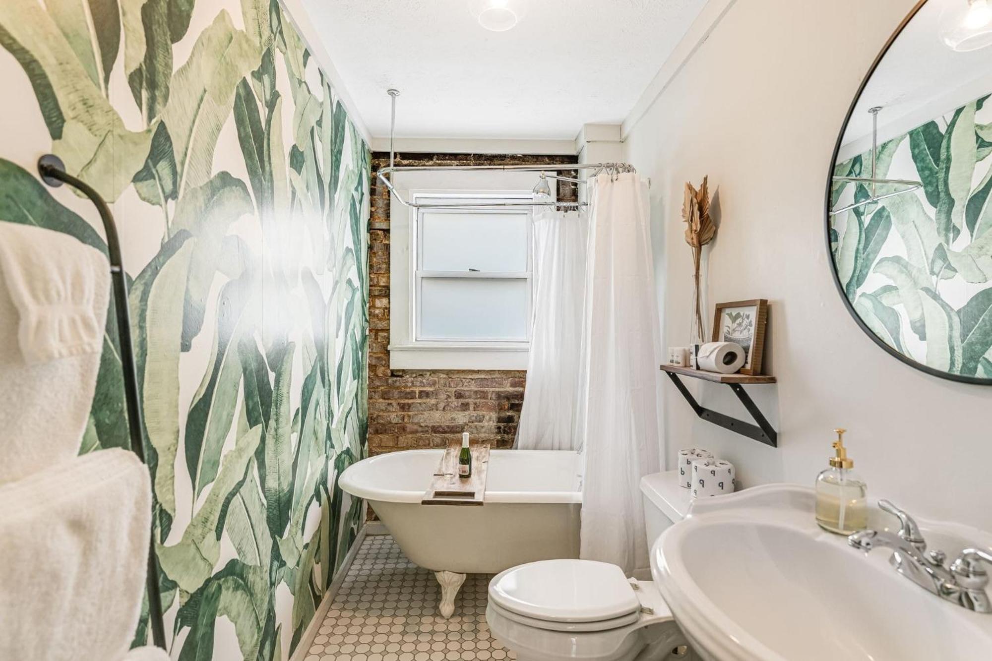 Riverside Trade Retreat Avantstay Industrial-chic Near Downtown Holiday home Asheville